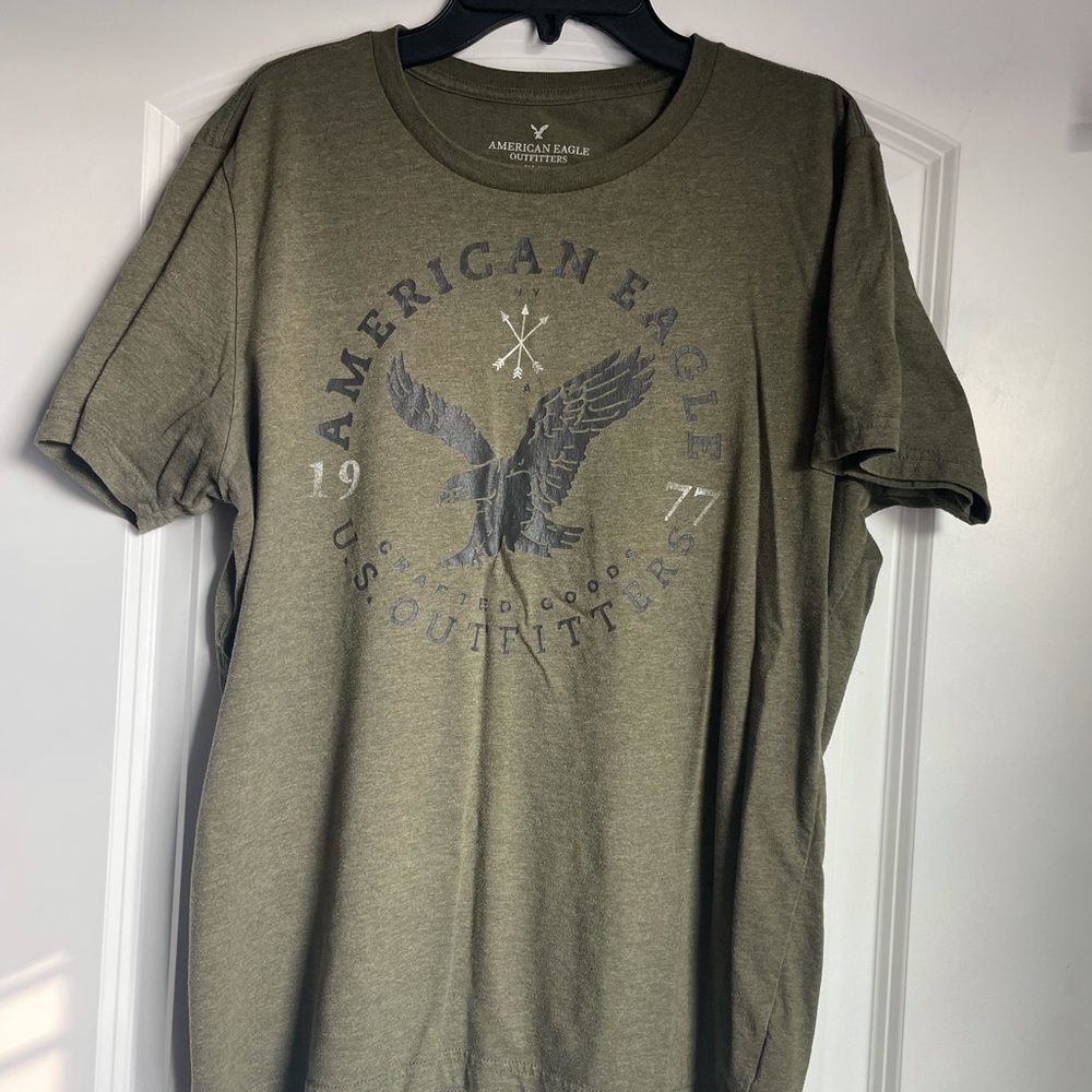 Army green American Eagle t-shirt